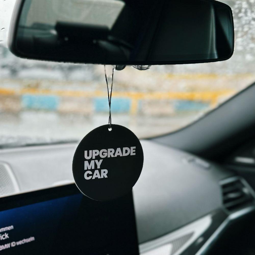 &nbsp;Formschöner Car Freshener "UPGRADEMYCAR" für dein Fahrzeug