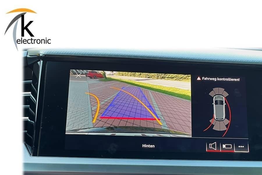 AUDI Q4 e-​tron Rückfahrkamera Nachrüstpaket mit dynamischen Hilfslinien