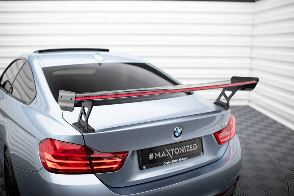 Carbon Heckspoiler mit Aufnahme Außen und LED-Licht für BMW M4 F82 von Maxton Design