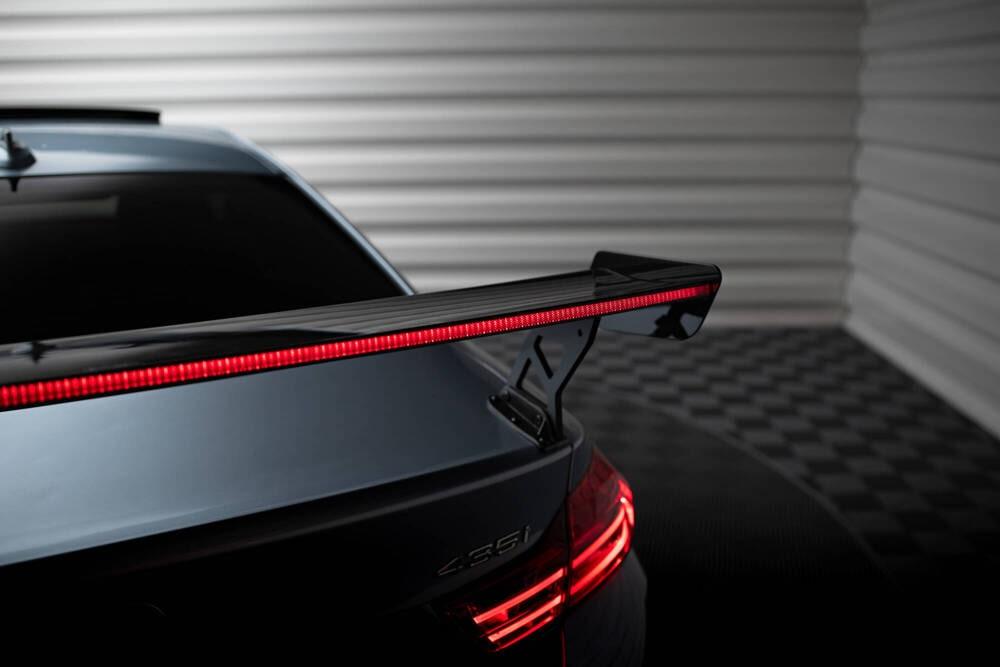 Carbon Heckspoiler mit Aufnahme Außen und LED-Licht für BMW M4 F82 von Maxton Design