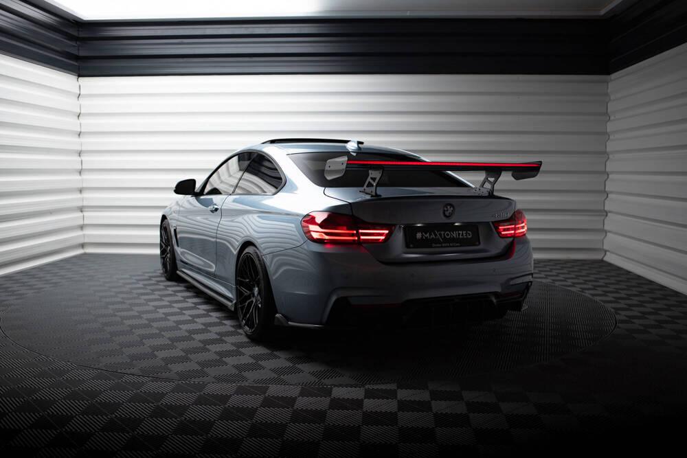 Carbon Heckspoiler mit Aufnahme Außen und LED-Licht für BMW M4 F82 von Maxton Design