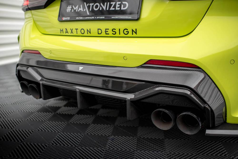 Carbon Heckdiffusor mit Milltek Sport Abgasanlage für BMW 1 F40 M-Paket / M135i von Maxton Design