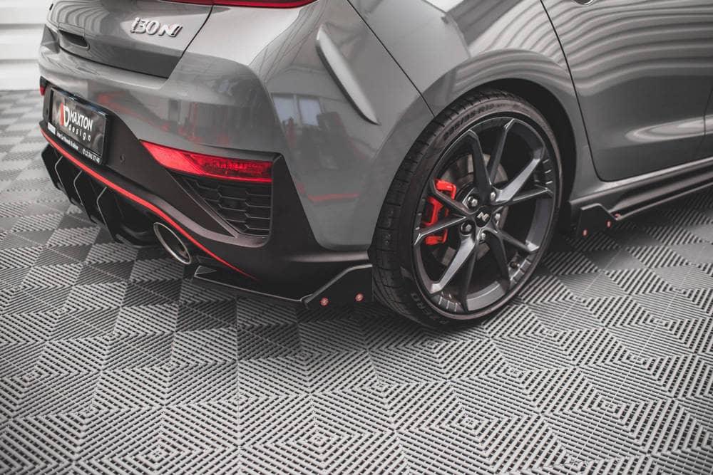 Seitliche Heck Diffusor Erweiterung V.1 mit Flaps für Hyundai I30 N MK3 Facelift Hatchback von Maxton Design