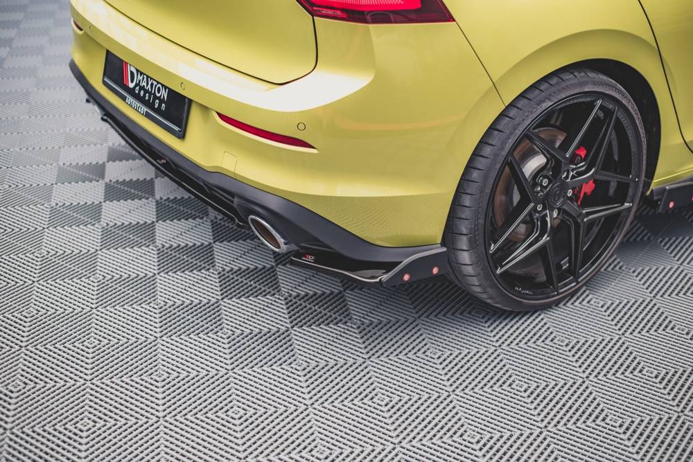 Seitliche Heck Diffusor Erweiterung V.1 mit Flaps für VW Golf 8 GTI Clubsport von Maxton Design