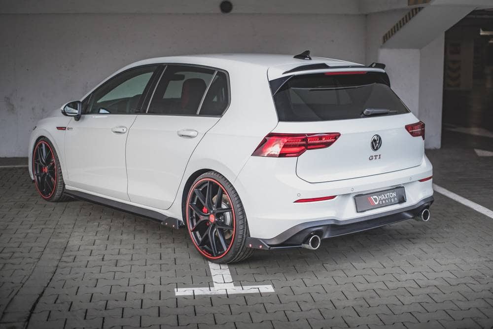 Seitliche Heck Diffusor Erweiterung V.2 mit Flaps für VW Golf 8 GTI von Maxton Design