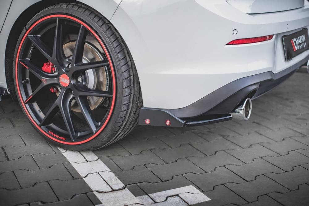 Seitliche Heck Diffusor Erweiterung V.2 mit Flaps für VW Golf 8 GTI von Maxton Design