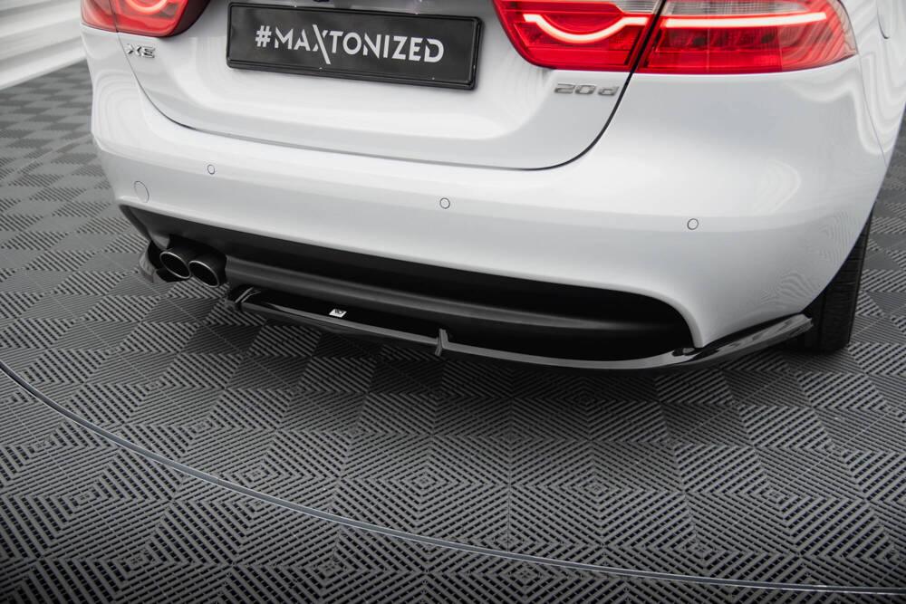 Seitliche Heck Diffusor Erweiterung für Jaguar XE R-Sport X760 von Maxton Design