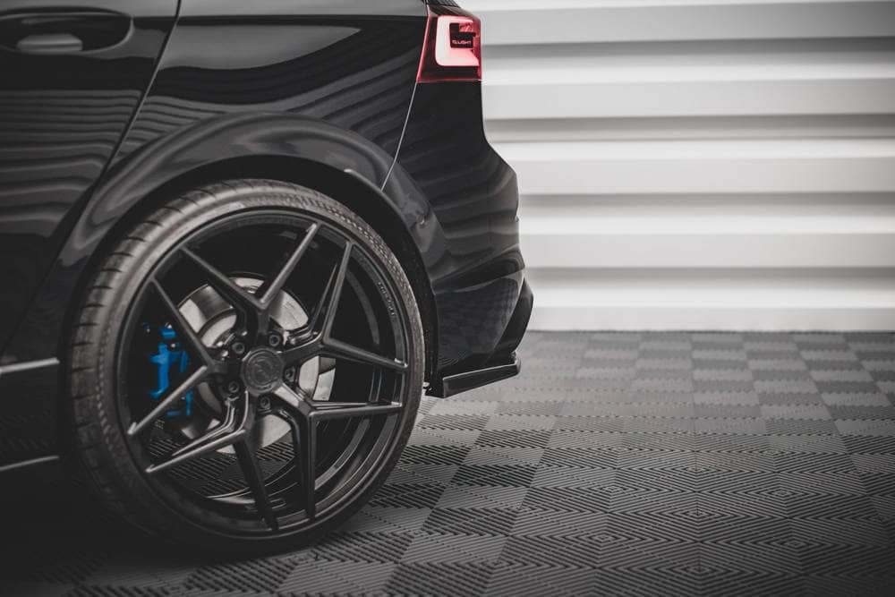 Seitliche Heck Diffusor Erweiterung V.2 für VW Golf R MK8 von Maxton Design