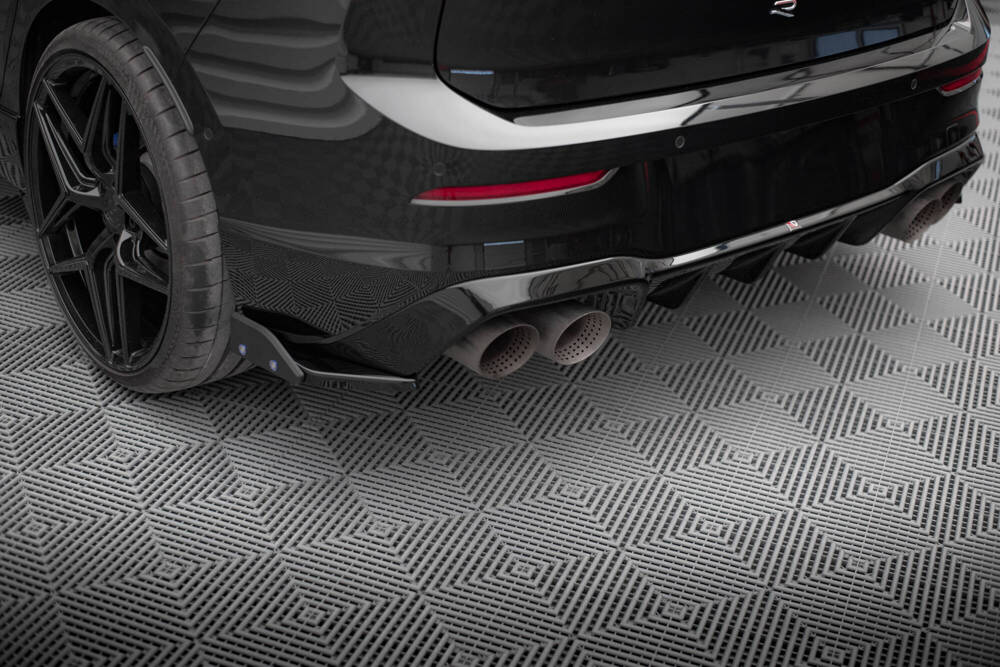 Seitliche Heck Diffusor Erweiterung V.5 mit Flaps für VW Golf 8 R von Maxton Design