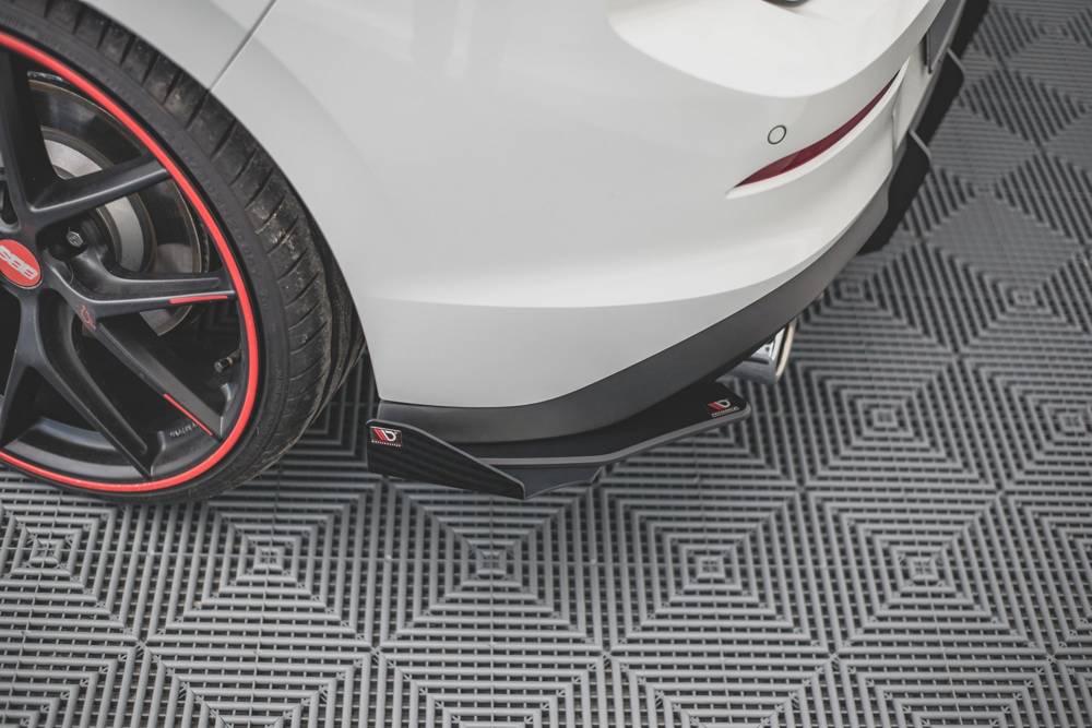 Seitliche Heck Diffusor Erweiterung Racing mit Flaps für VW Golf 8 GTI von Maxton Design