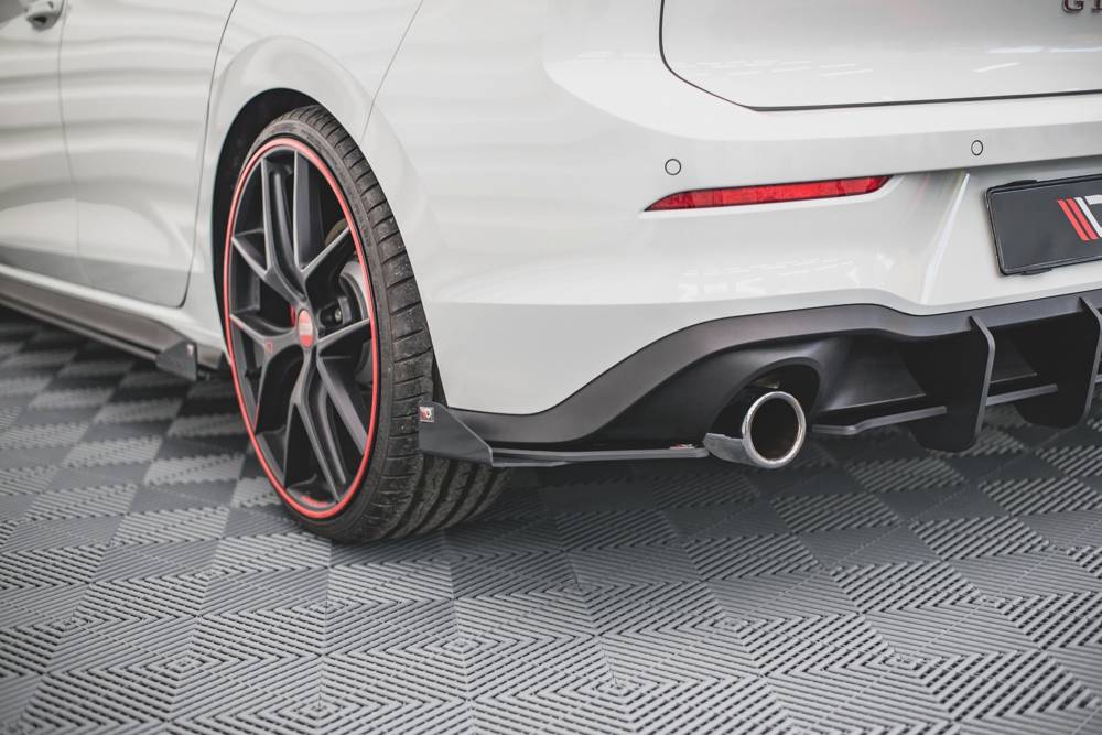 Seitliche Heck Diffusor Erweiterung Racing mit Flaps für VW Golf 8 GTI von Maxton Design