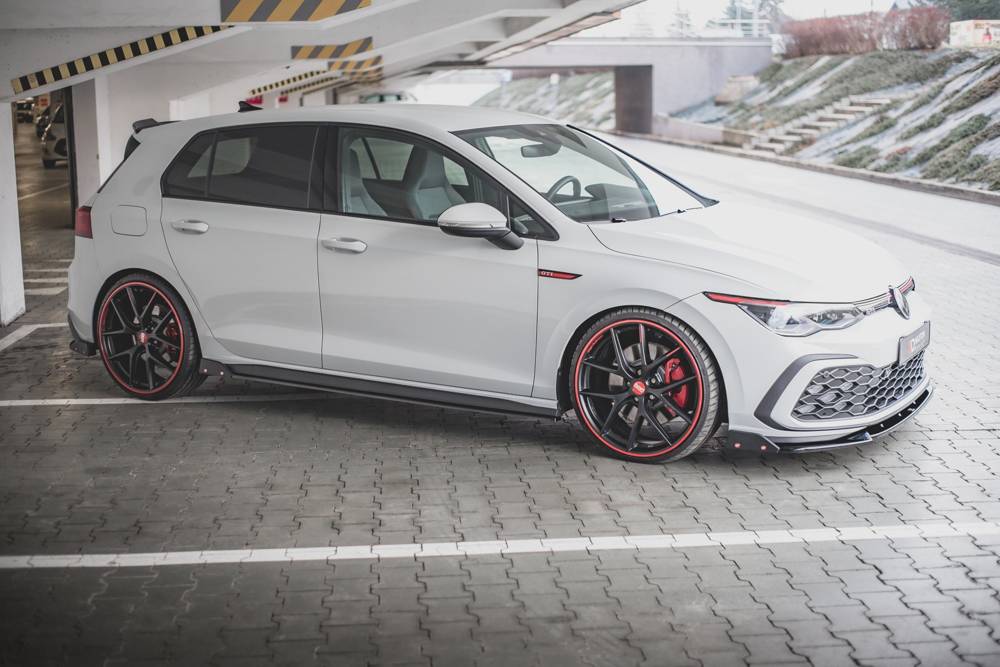 Seitenschweller Erweiterung V.2 mit Flaps für VW Golf 8 GTI von Maxton Design