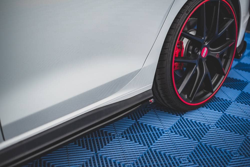 Estensione della gonna laterale per VW Golf 8 GTI di Maxton Design