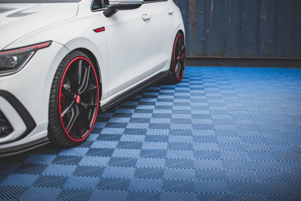 Estensione della gonna laterale per VW Golf 8 GTI di Maxton Design