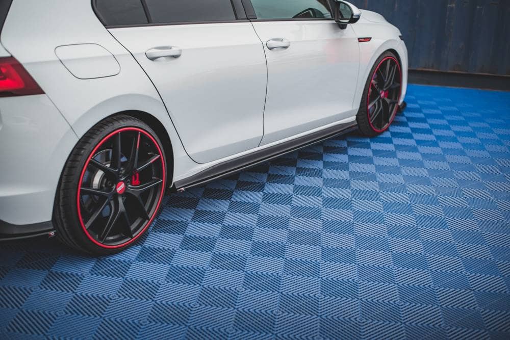 Estensione della gonna laterale per VW Golf 8 GTI di Maxton Design