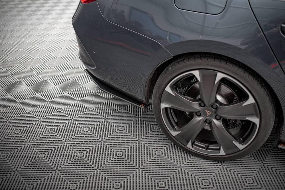 Seitliche Heck Diffusor Erweiterung Street Pro für Cupra Leon ST KL von Maxton Design