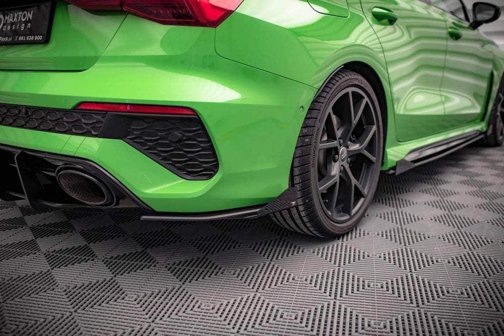 Seitliche Heck Diffusor Erweiterung Street Pro mit Flaps für Audi RS3 8Y Limousine von Maxton Design