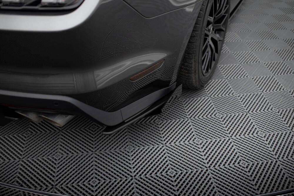 Seitliche Heck Diffusor Erweiterung Street Pro mit Flaps für Ford Mustang GT MK6 von Maxton Design