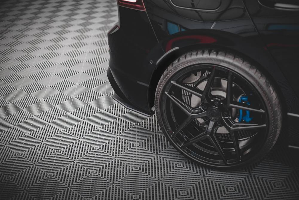 Seitliche Heck Diffusor Erweiterung Street Pro für VW Golf 8 R von Maxton Design