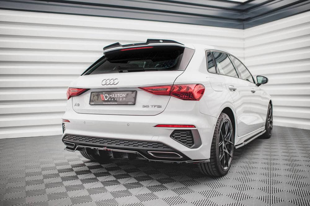 Zentraler hinterer Splitter mit vertikalen Flaps für Audi A3 8Y S-Line Sportback von Maxton Design