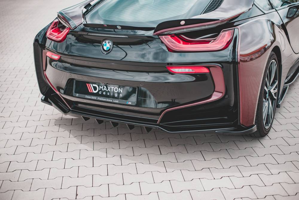 Zentraler hinterer Splitter mit vertikalen Flaps für BMW i8 von Maxton Design