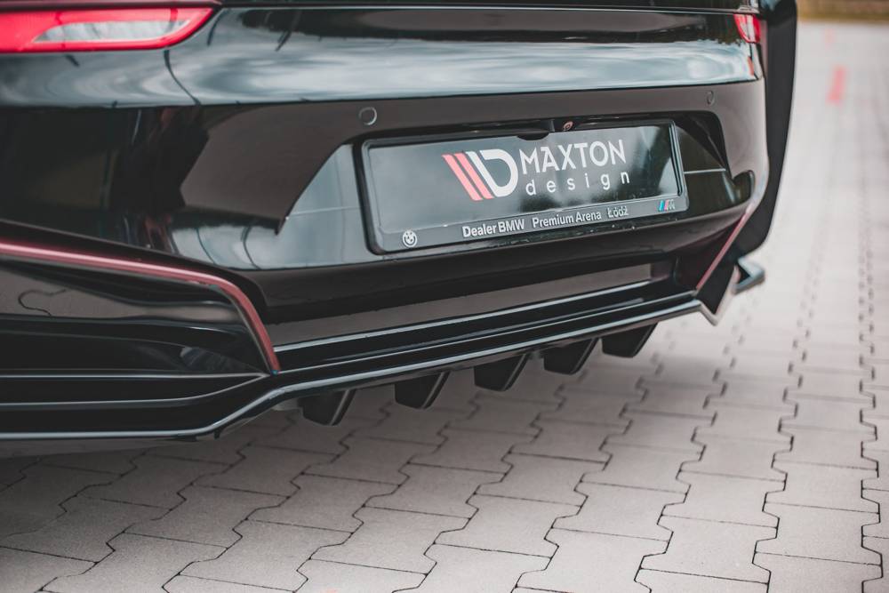 Zentraler hinterer Splitter mit vertikalen Flaps für BMW i8 von Maxton Design