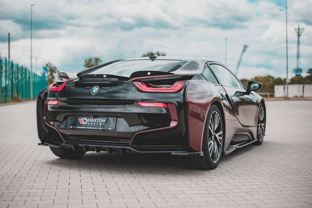 Zentraler hinterer Splitter mit vertikalen Flaps für BMW i8 von Maxton Design