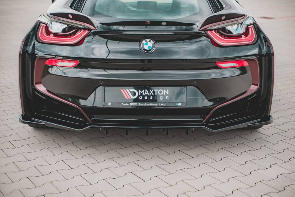 Zentraler hinterer Splitter mit vertikalen Flaps für BMW i8 von Maxton Design