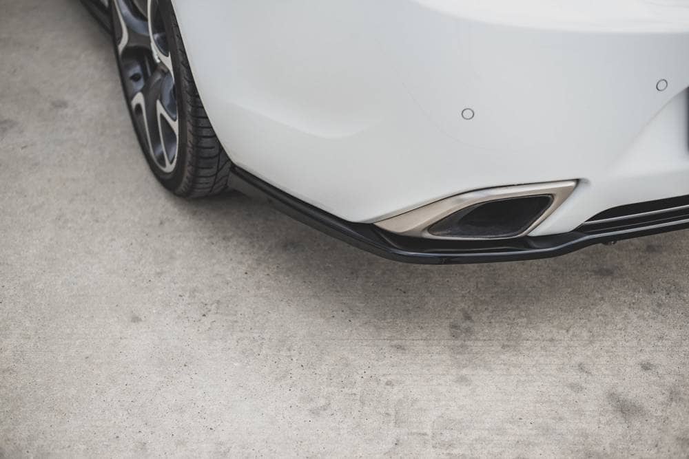 Zentraler hinterer Splitter mit vertikalen Flaps für Opel Insigina A OPC Facelift von Maxton Design