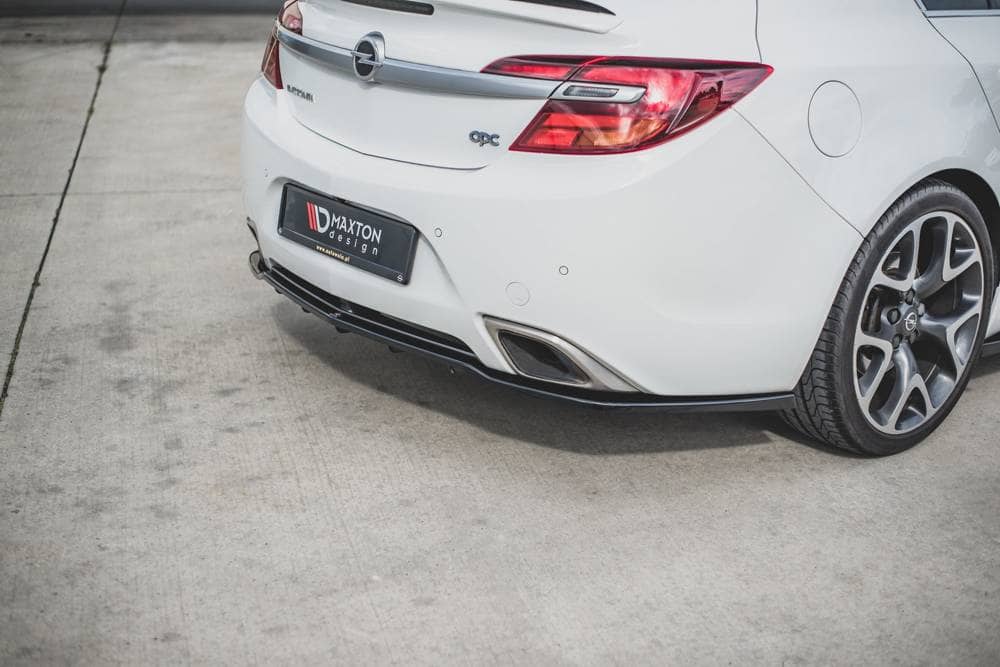 Zentraler hinterer Splitter mit vertikalen Flaps für Opel Insigina A OPC Facelift von Maxton Design