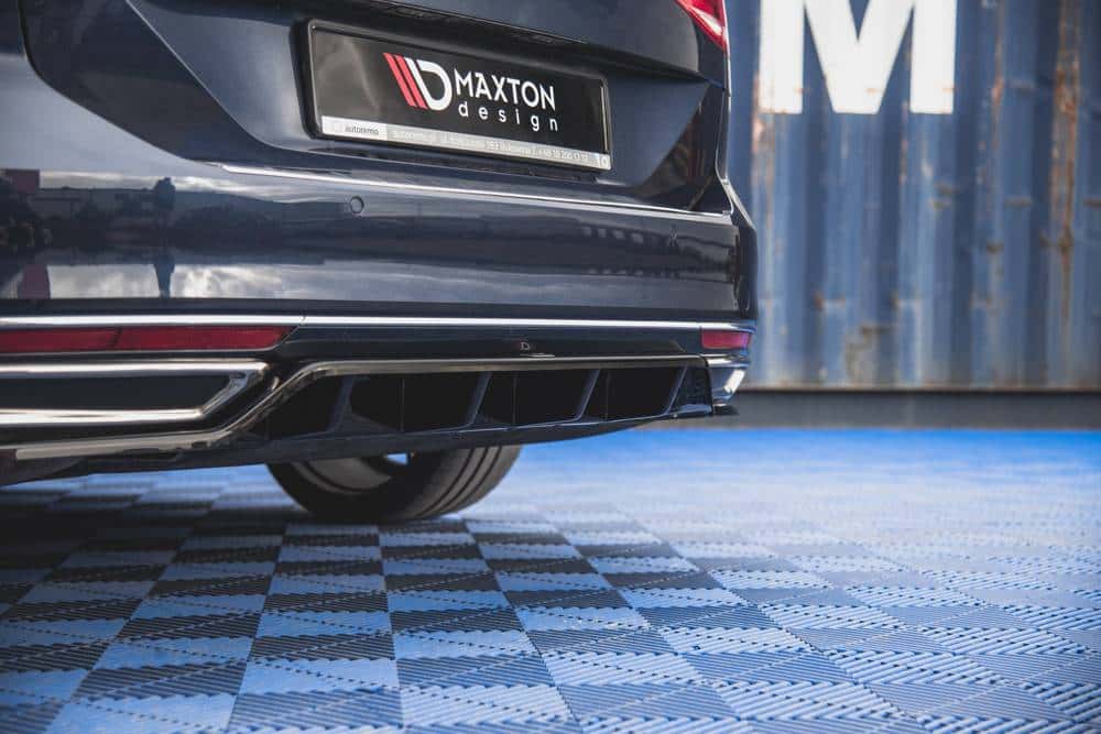 Zentraler hinterer Splitter mit Vertikalen Flaps für VW Passat B8 von Maxton Design