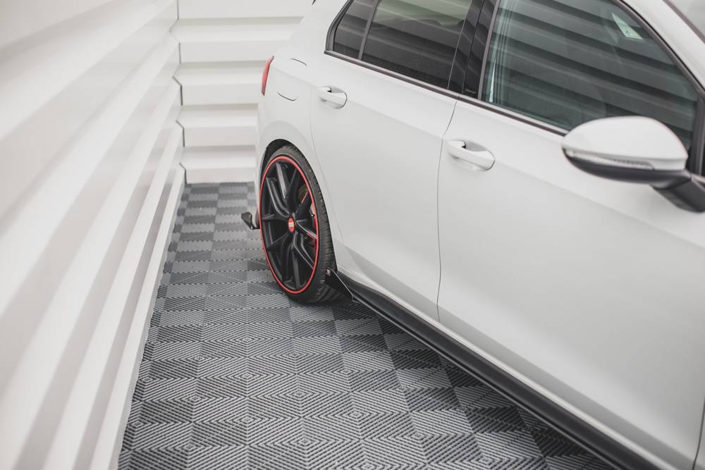 Seitenschweller Erweiterung V.2 mit Flaps für VW Golf 8 GTI / GTI Clubsport von Maxton Design