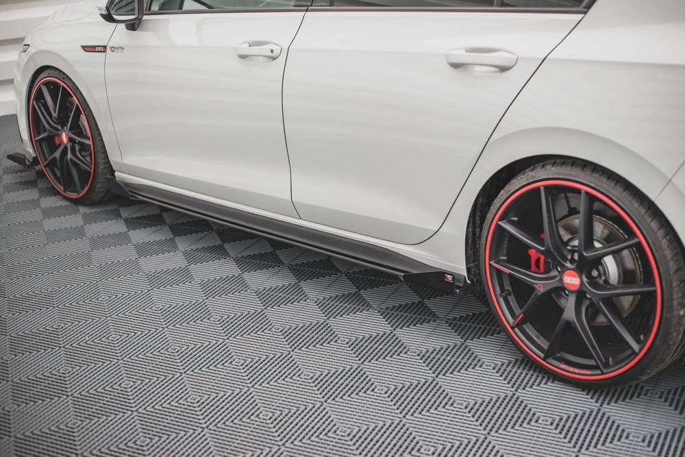 Seitenschweller Erweiterung V.2 mit Flaps für VW Golf 8 GTI / GTI Clubsport von Maxton Design