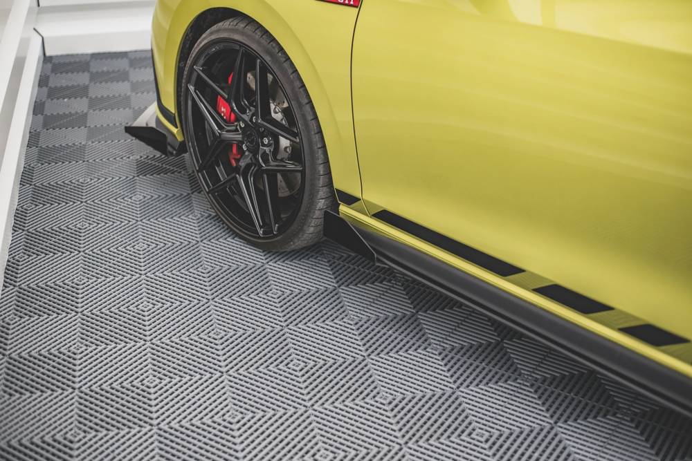 Seitenschweller Erweiterung V.2 mit Flaps für VW Golf 8 GTI / GTI Clubsport von Maxton Design